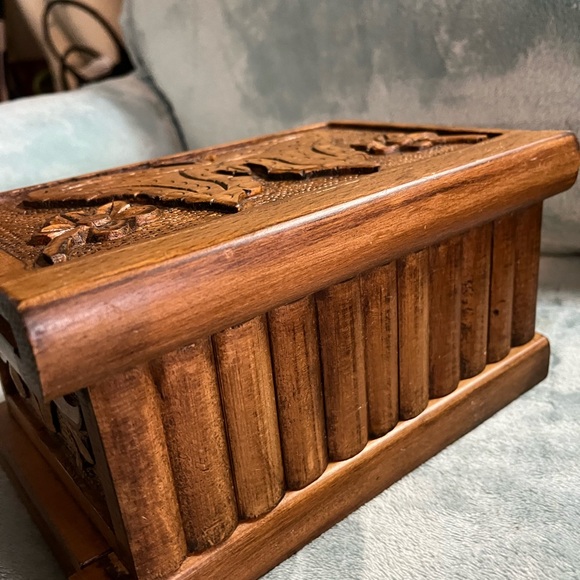 Beautiful handmade butterfly jewelry box, all hand carved, 9”X6”, so pretty - Picture 2 of 9